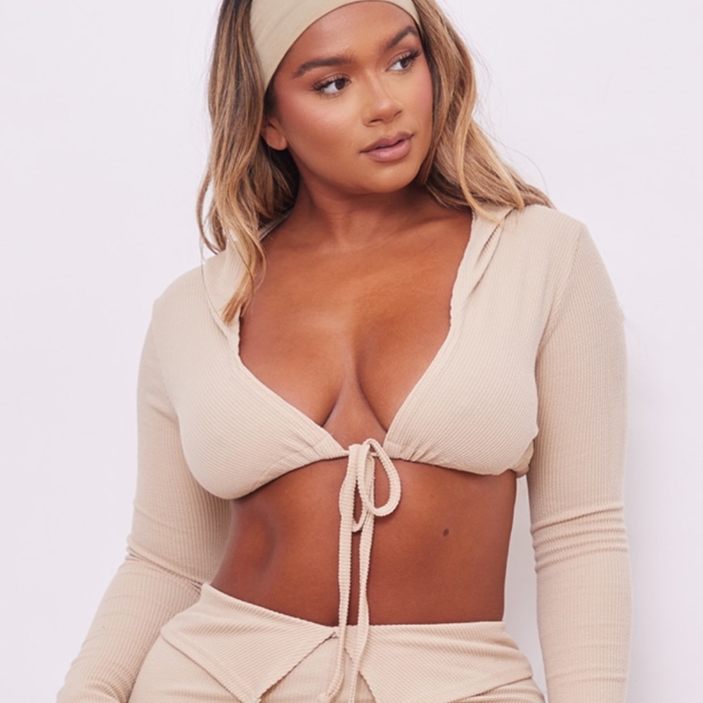 Shape oatmeal crinkle rib hooded long sleeve crop top